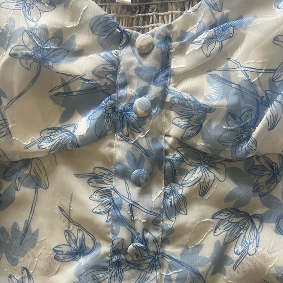 NWOT light blue white floral smocked top - Picture 8 of 8